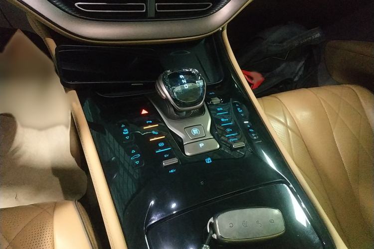 Used Denza D9 2022 DM-i 1040 Prestige Model