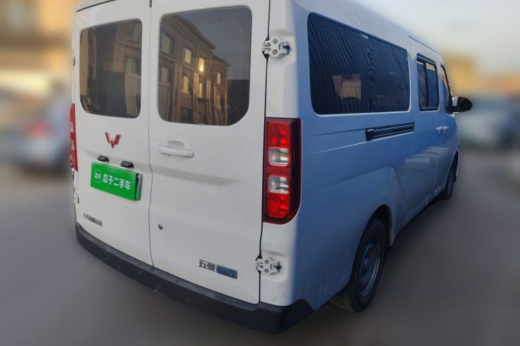 Used Wuling Yangguang 2024 300km Comfort-Grade Passenger Van 60kW
