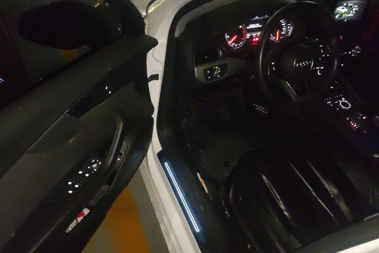 Used Audi A4L 2017 40 TFSI Ambition Edition
