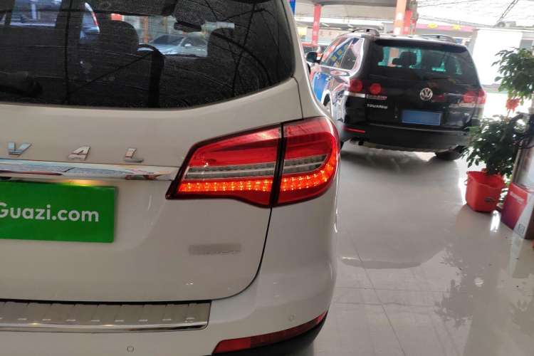 Used Haval H8 2015 2.0T Two-Wheel Drive Luxury Edition
