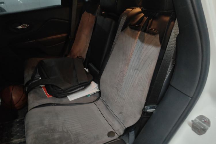 Used  Cherokee 2020 2.0L Two-Wheel Drive Classic Sports Edition
