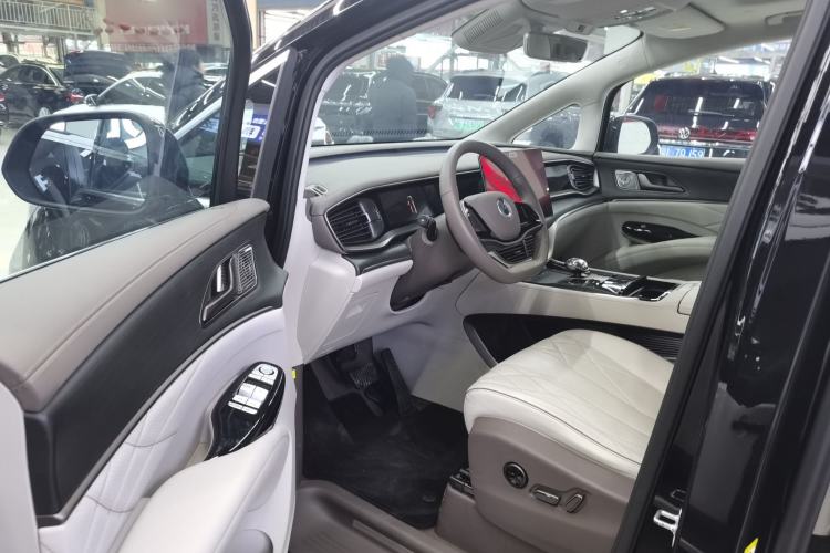 Used Denza D9 2022 DM-i 970 Four-Wheel Drive Flagship Model