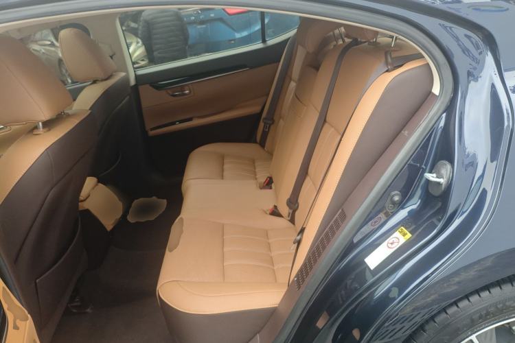 Used Lexus ES 2015 300h Comfort Edition
