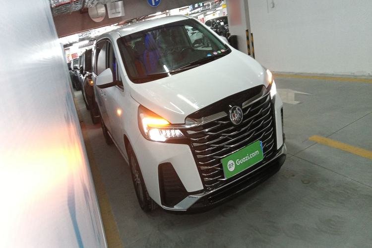 Used Buick GL8 2023 Land Executive Class Comfort Model
