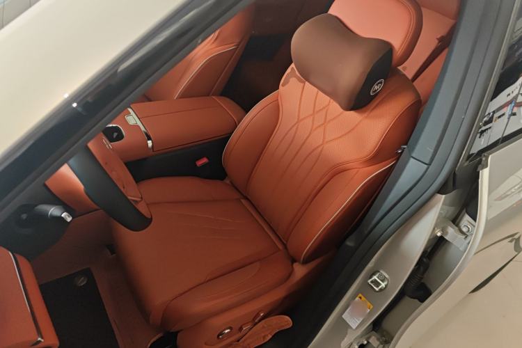 Used  Q07 2025 215 Flagship PLUS
