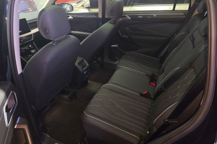 Used Volkswagen Tiguan L 2023 330TSI Automatic Two-Wheel Drive R-Line Enjoyment Edition
