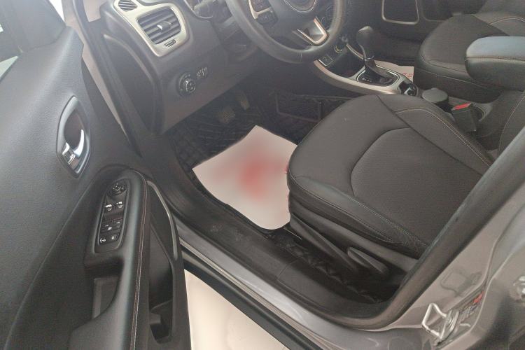 Used  Compass 2017 200T Automatic Family Edition
