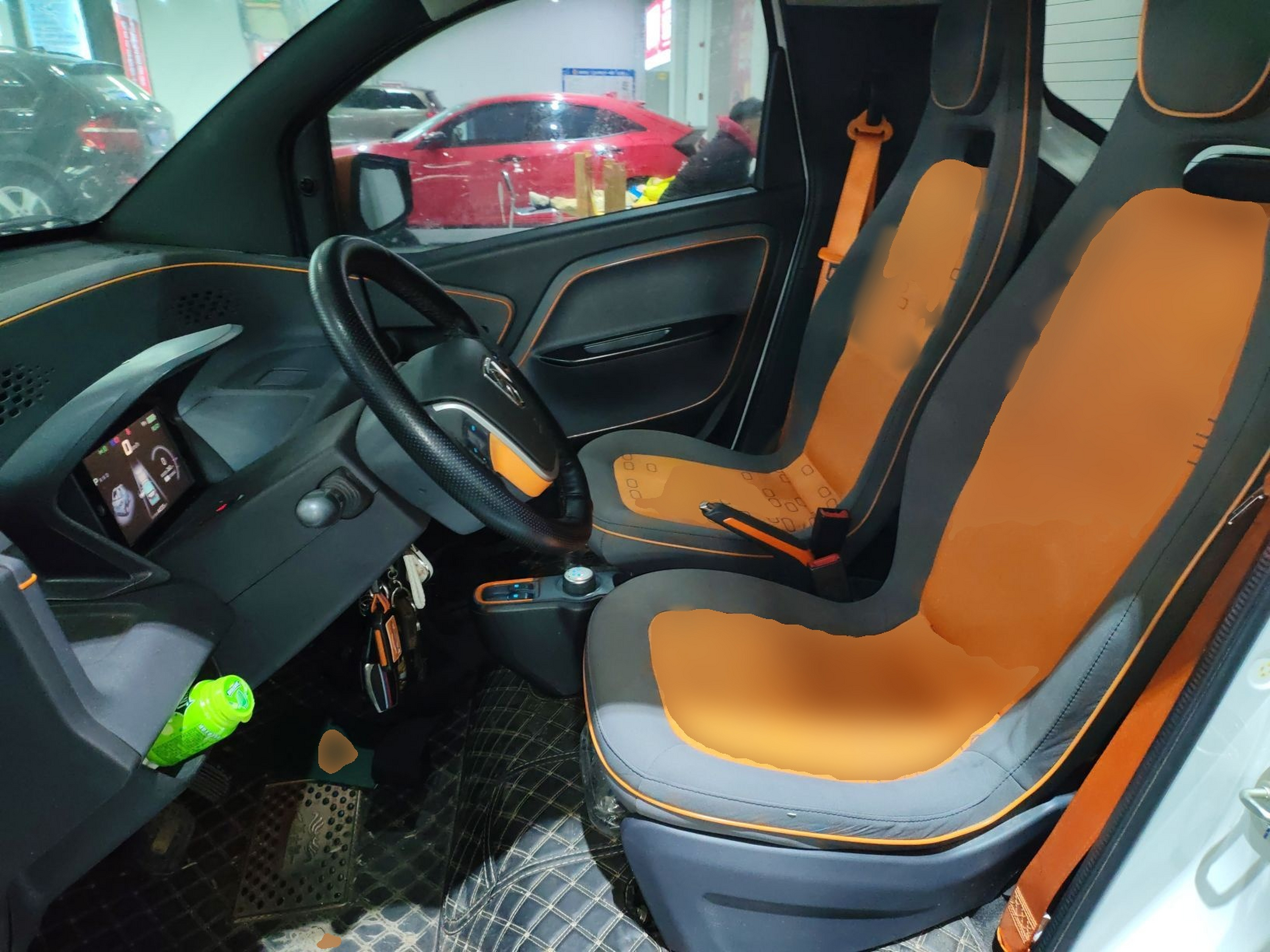 المقاعد الأمامية داخل السيارة