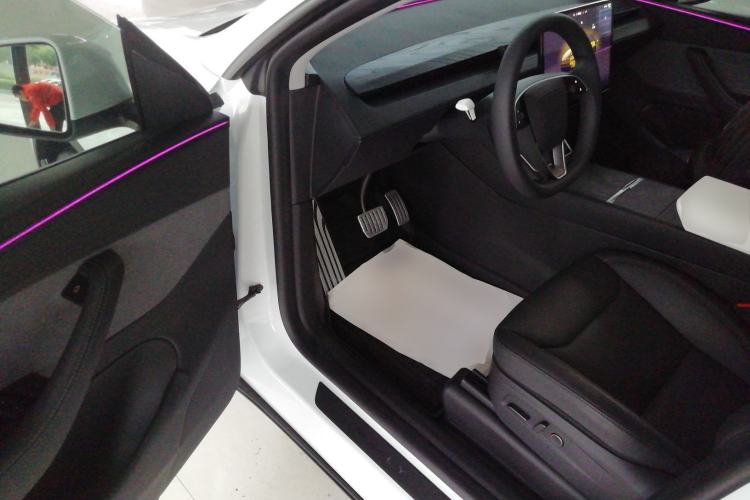 Used Tesla Model Y 2025 Rear-Wheel-Drive Version
