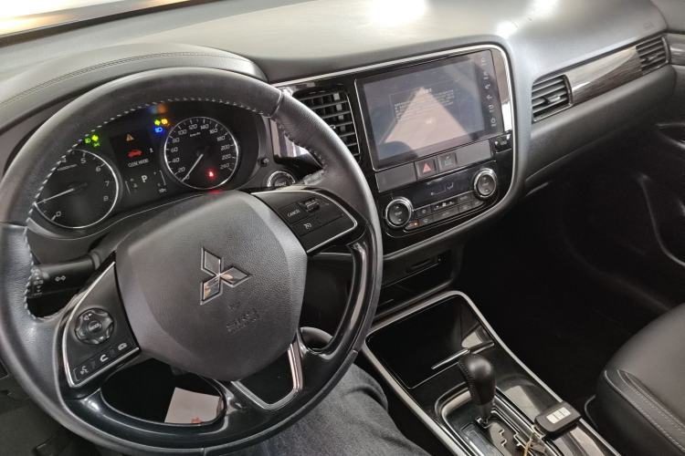 Used Mitsubishi Outlander 2020 2.0L Two-Wheel Drive Enjoyment Version 5 Seats