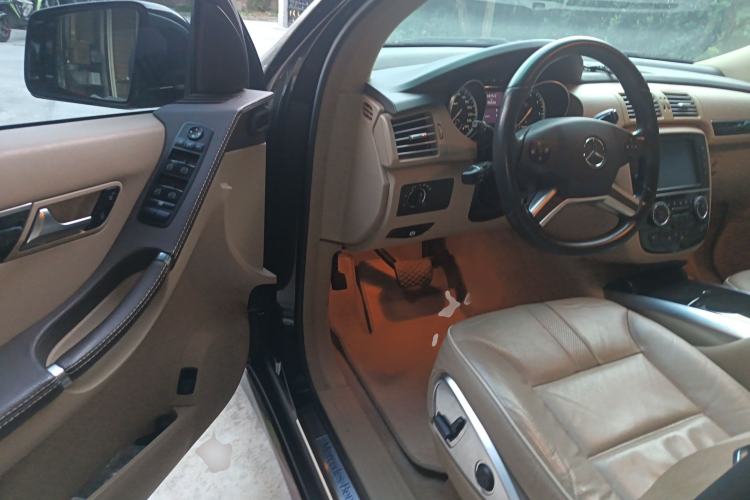 Used Mercedes-Benz R-Class 2017 R 320 4MATIC Business Edition Prestige Model
