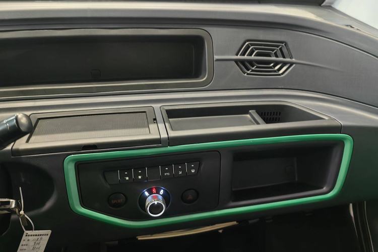 Used  01 2023 Light Edition 1.5kW Charging Single-Row Closed-Body 2-Seater Cargo Van
