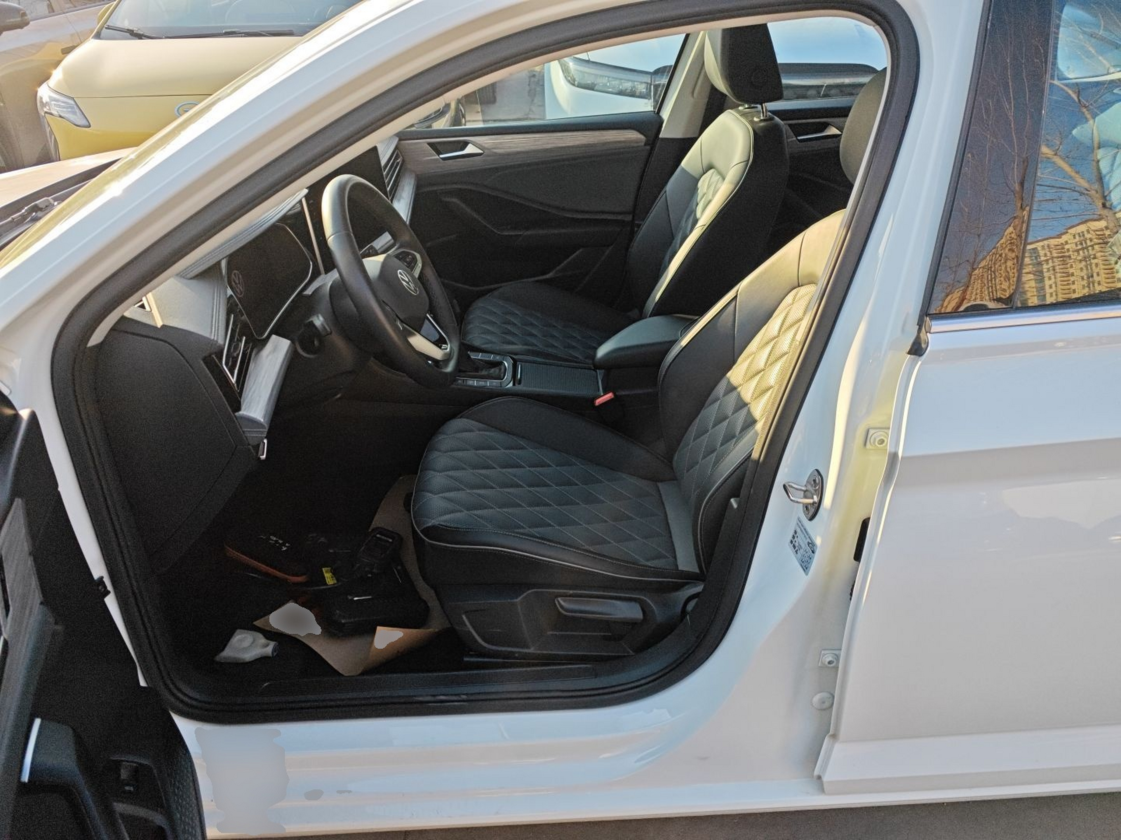 Переднее сиденье в автомобиле