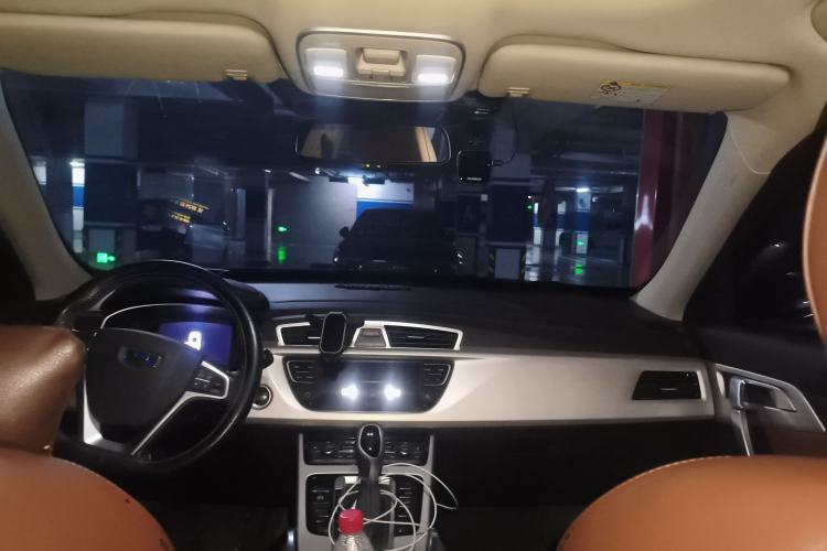 Used Geely Auto Emgrand X7 Sport 2018 1.8TD Automatic Two-Wheel Drive ZhiZun Model with 4G Connectivity
