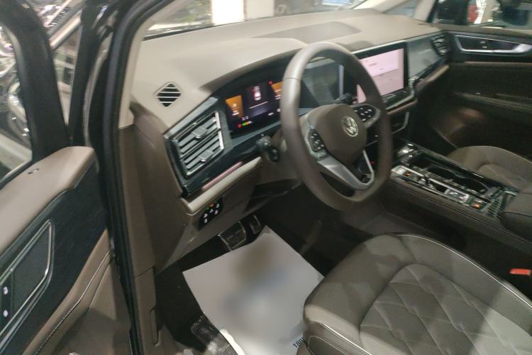 Used Volkswagen Viloran 2024 380TSI Premium Edition
