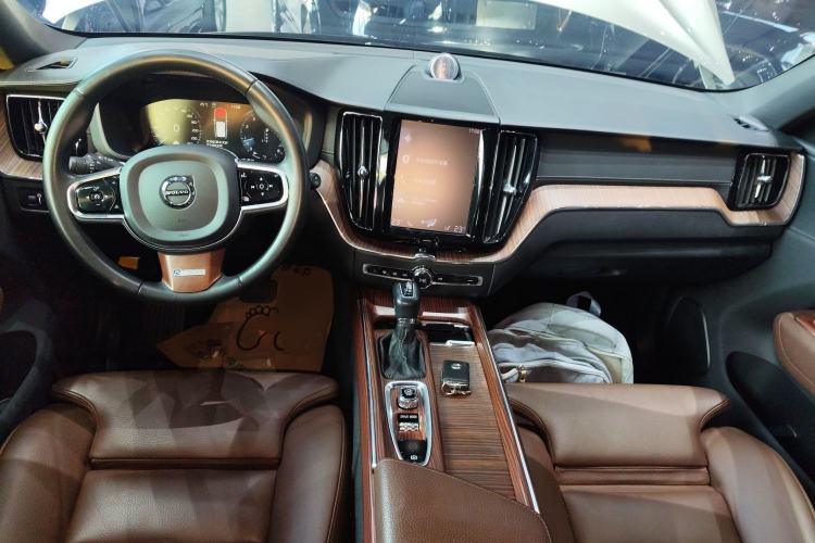 Used Volvo XC60 2021 T5 4x4 Smart Luxury Edition
