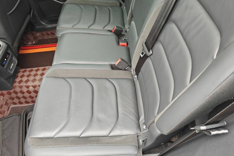 Used Volkswagen Tiguan L 2019 330TSI Automatic Two-Wheel Drive Smart Luxury Version China V Emission Standard
