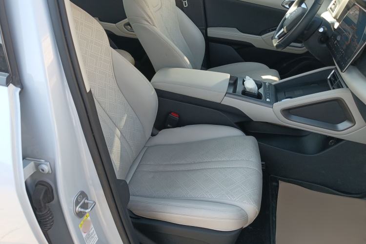 Used BYD Yuan UP 2025 Intelligent Driving Version 401 km Leading Edition
