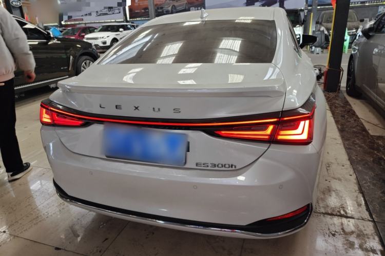 Used Lexus ES 2025 300h Deluxe Edition
