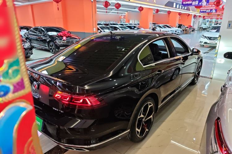 Used Volkswagen Magotan 2024 2 Million Units Zhongxiang Version 330TSI DSG Luxury Edition
