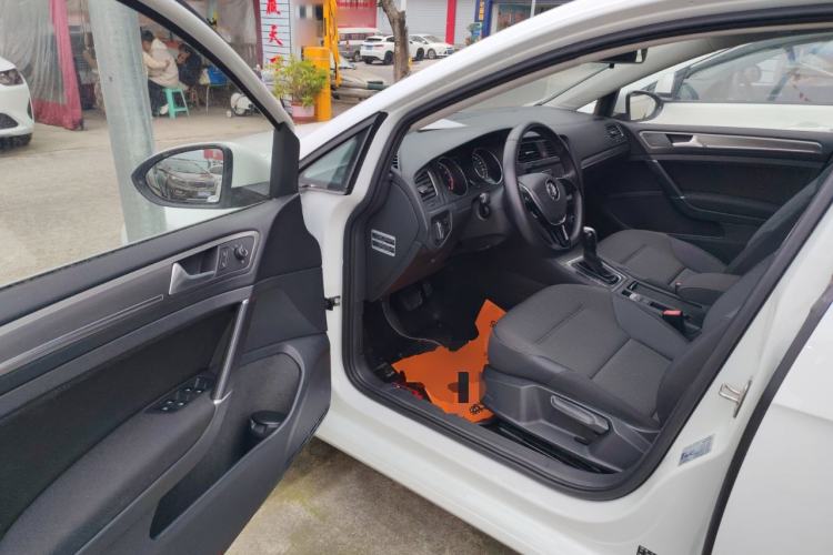 Used Volkswagen Golf 2015 1.6L Automatic Comfort Model
