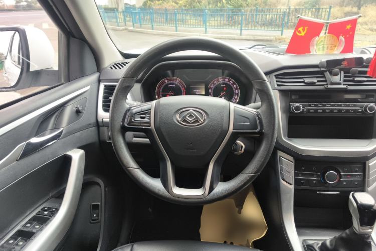 Used SAIC MAXUS T60 2022 5th Anniversary Edition 2.0T Diesel Manual Two-Wheel Drive High Ground Clearance Comfortable Version with Extended Cabin
