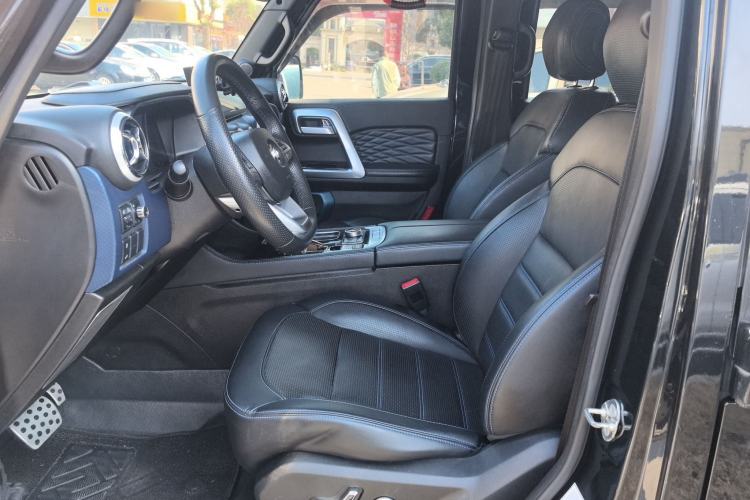 Used  BJ40 2019 2.0T Automatic Four-Wheel Drive Urban Hunter Edition Flagship Model China V Emission Standard
