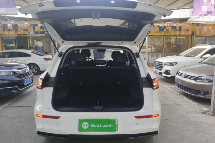 Used  E5 2024 440km Launch Edition
