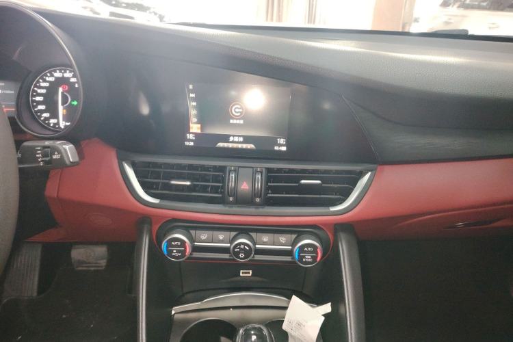 Used Alfa Romeo Giulia 2017 2.0T 200HP Elite Edition
