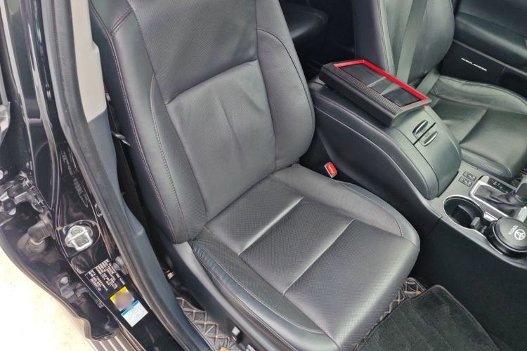 Used Toyota Highlander 2018 2.0T Four-Wheel Drive Luxury Version 7 Seats China VI Standard
