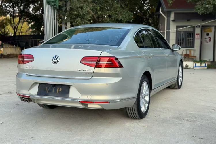 Used Volkswagen Magotan 2017 330TSI DSG Leading Model
