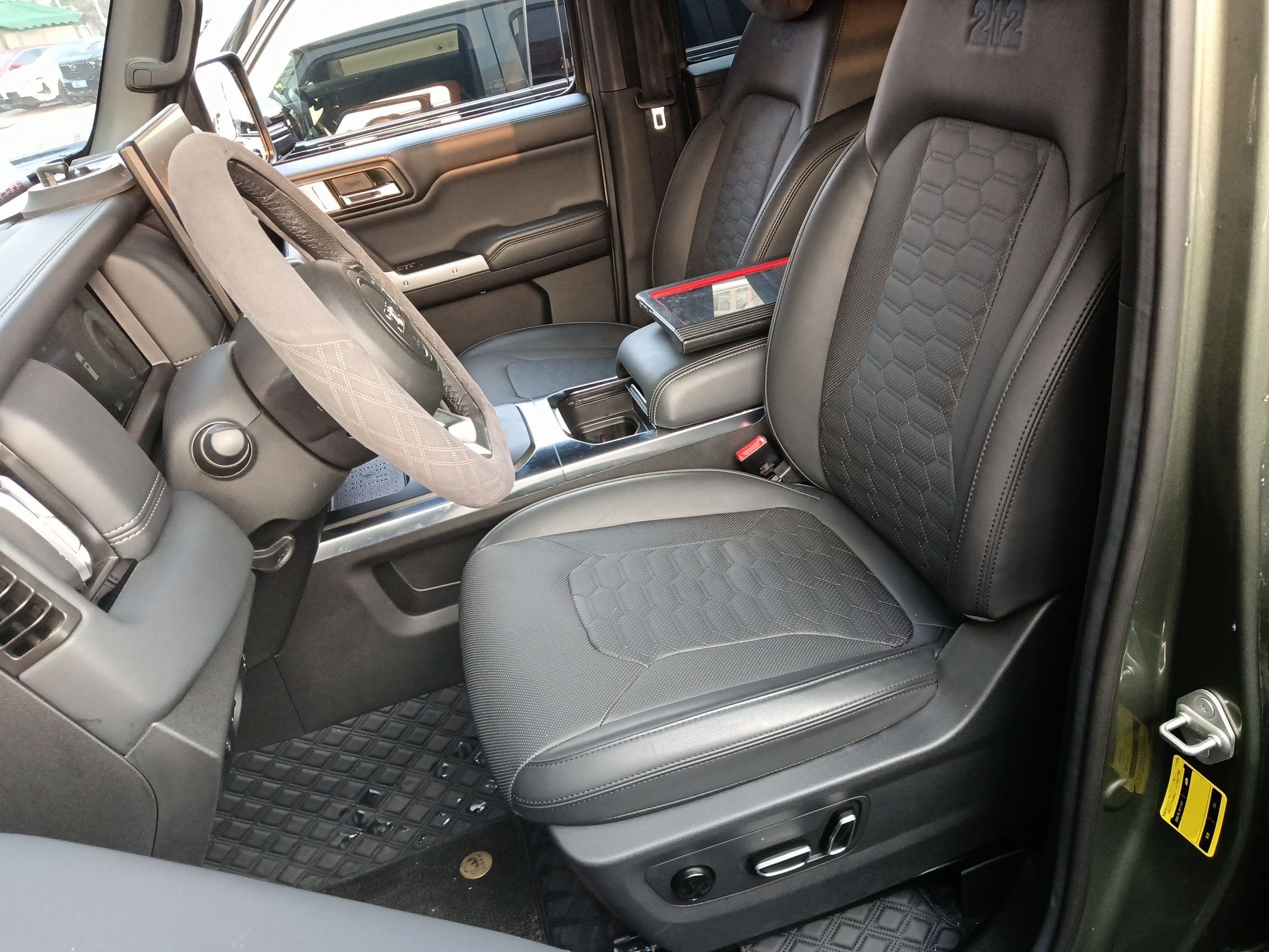 المقاعد الأمامية داخل السيارة