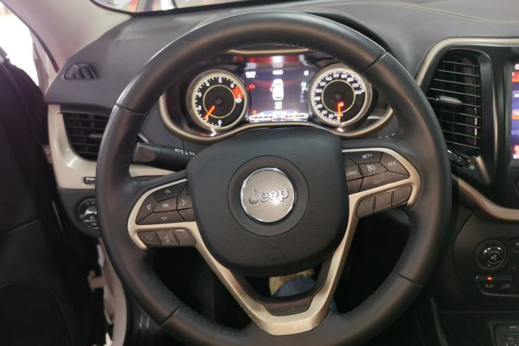 Used  Cherokee 2016 2.4L Leading Smart Version
