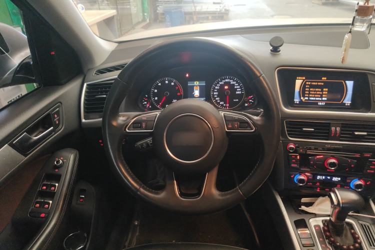 Used Audi Q5 2017 Plus 40 TFSI Technology Model