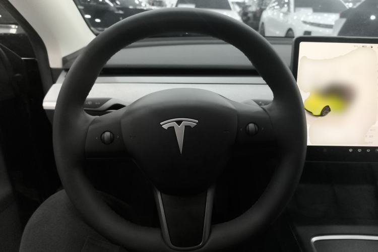 Used Tesla Model Y 2023 Long-Range All-Wheel-Drive Version
