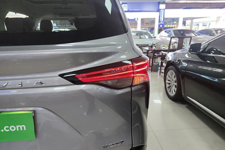 Used Toyota Granvia 2022 2.5L Hybrid Flagship Edition