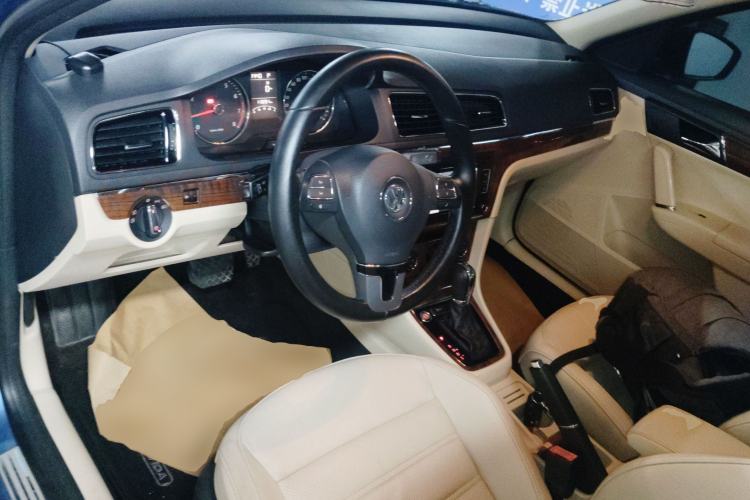 Used Volkswagen Lavida 2013 Revised Version 1.6L Automatic Luxury Edition