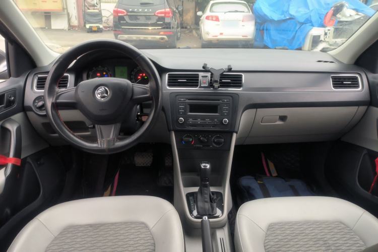 Used Skoda Rapid 2015 1.6L Automatic Smart Selection Model