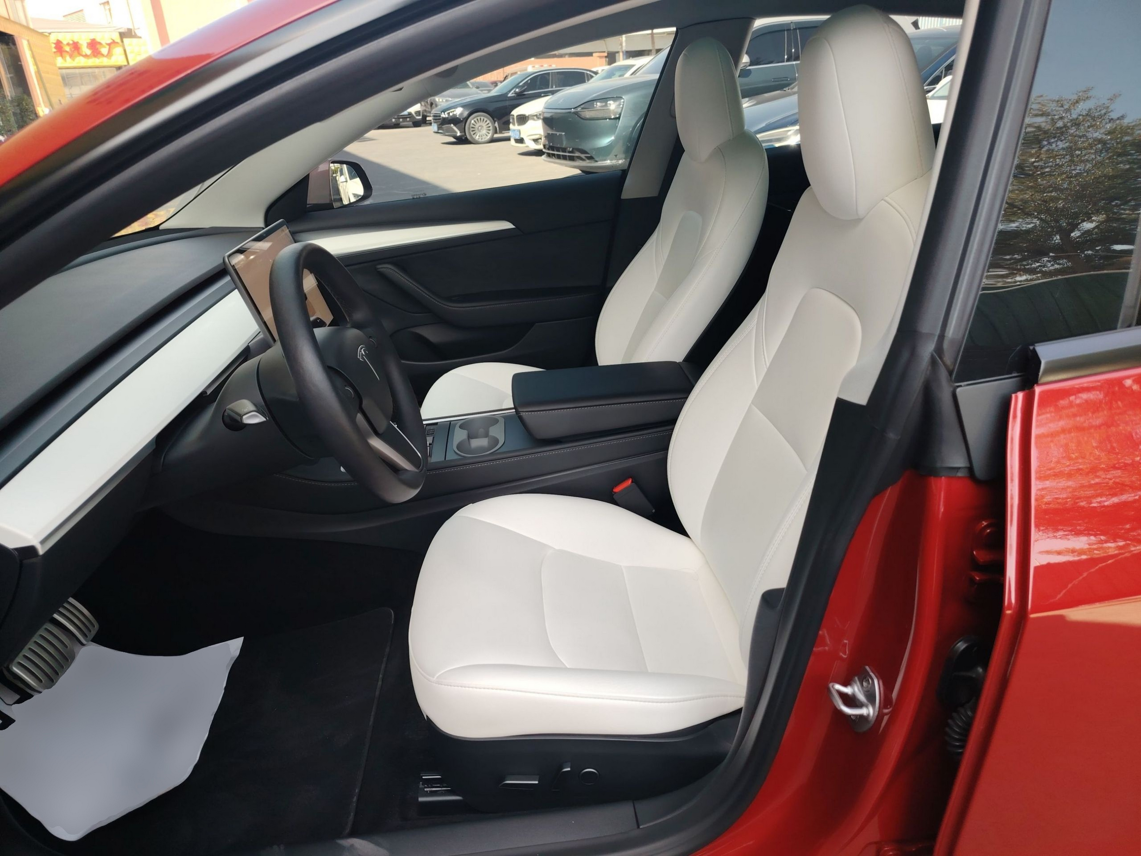 Переднее сиденье в автомобиле