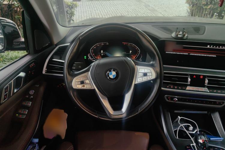 Used BMW X7 2019 xDrive40i Luxury Package with Leading Features
