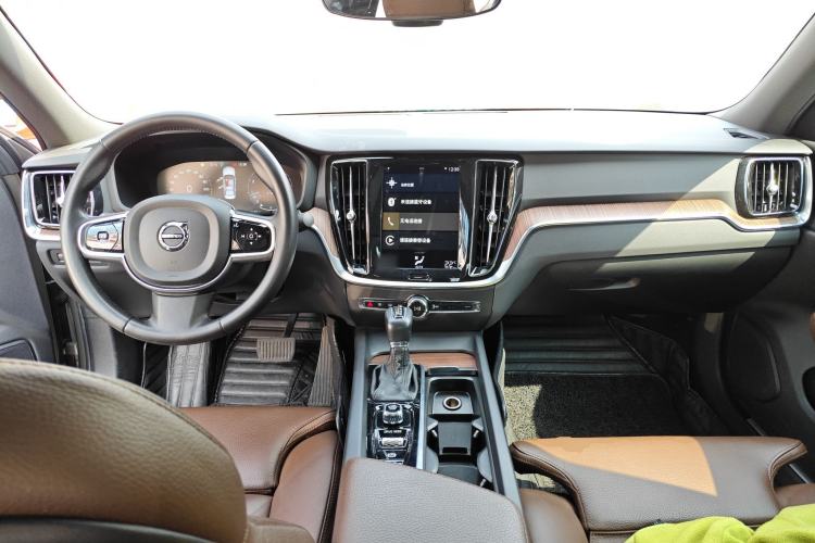 Used Volvo S60 2021 T4 Zhiyuan Luxury Edition
