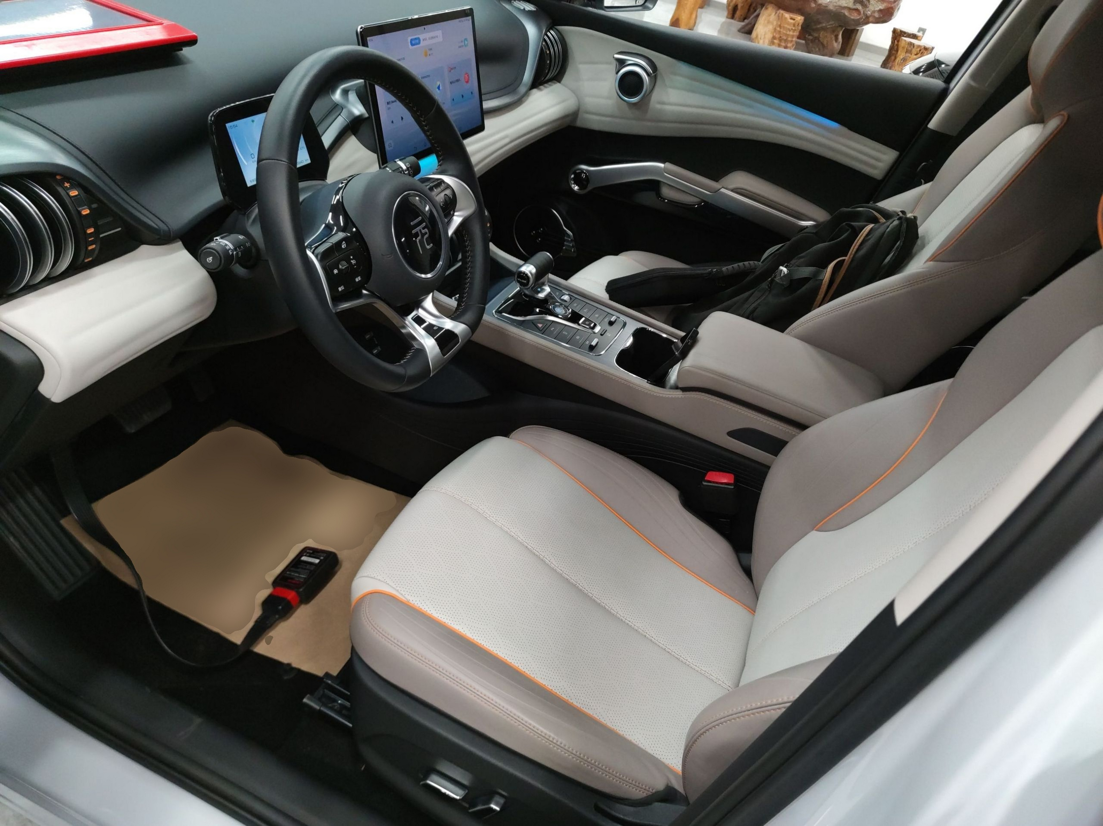 المقاعد الأمامية داخل السيارة