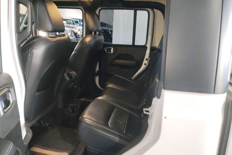 Used  Gladiator 2022 3.6L Pioneer Edition