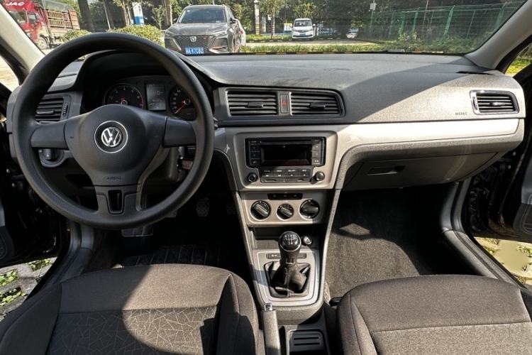 Used Volkswagen Lavida 2013 Revised Classic 1.6L Manual Fashion Edition
