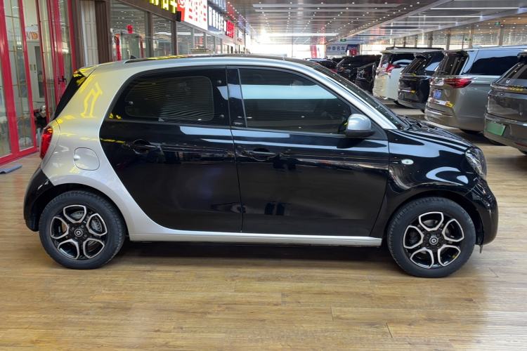 Used  forfour 2016 0.9T 66 kW Pioneer Edition