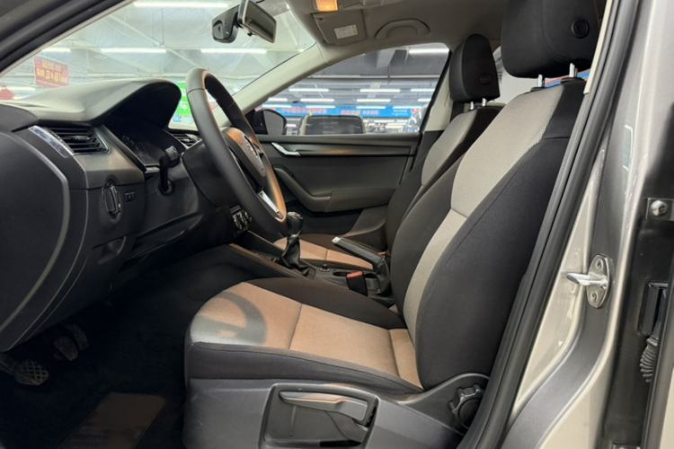 Used Skoda Octavia 2017 Classic Model 1.6L Manual Comfort Edition