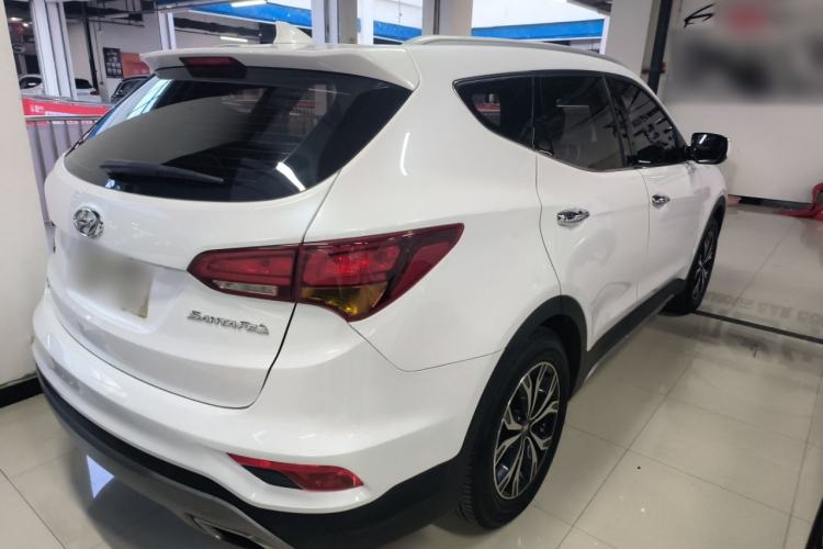 Used Hyundai Santa Fe 2017 2.0T Automatic Two-Wheel Drive Smart Version 7 Seats
