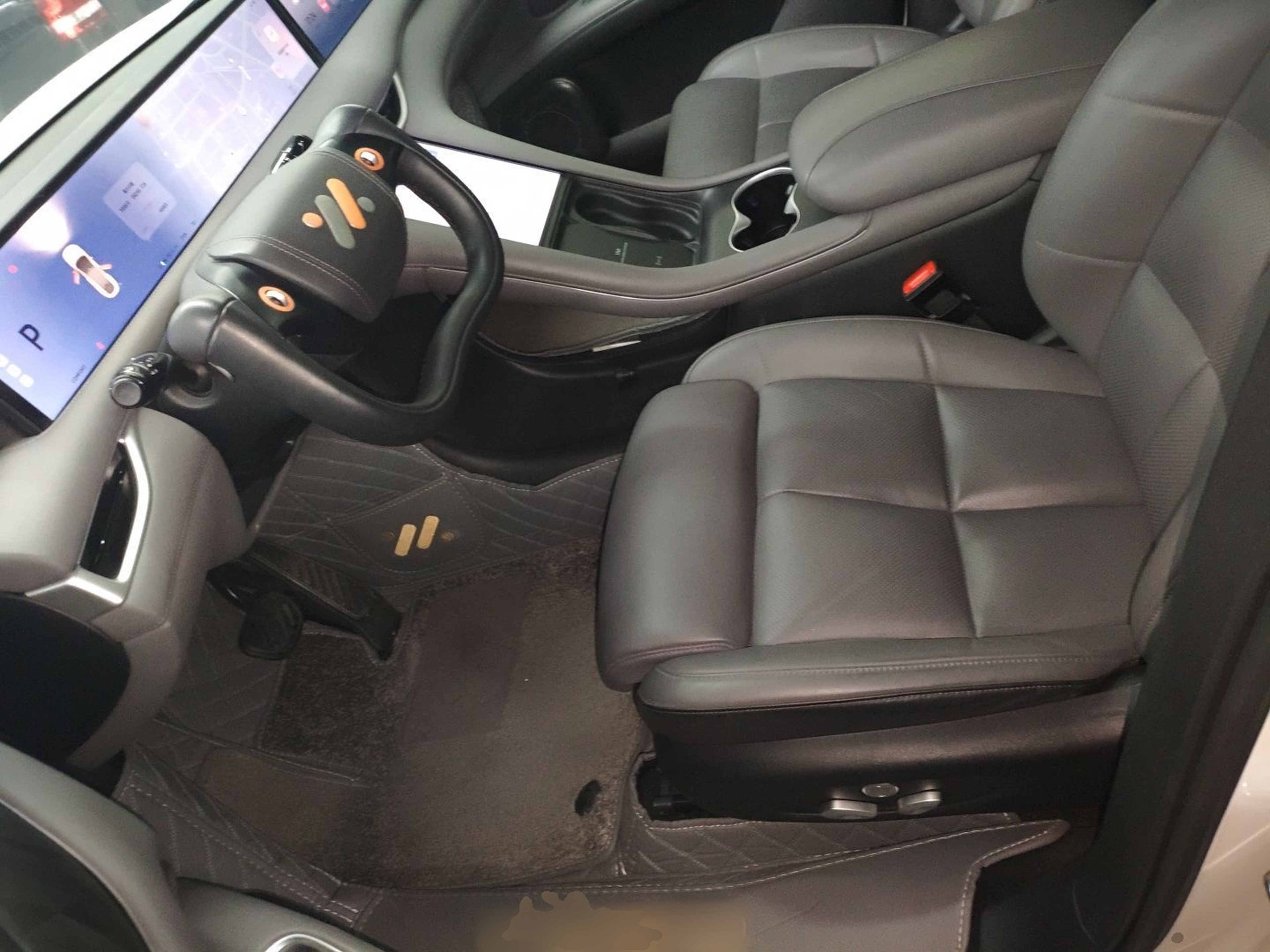 Переднее сиденье в автомобиле