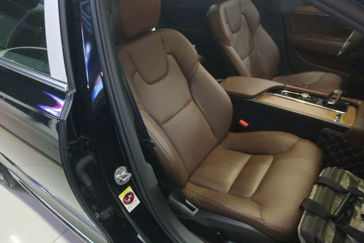 Used Volvo S90 2024 B5 Zhiyi Luxury Edition
