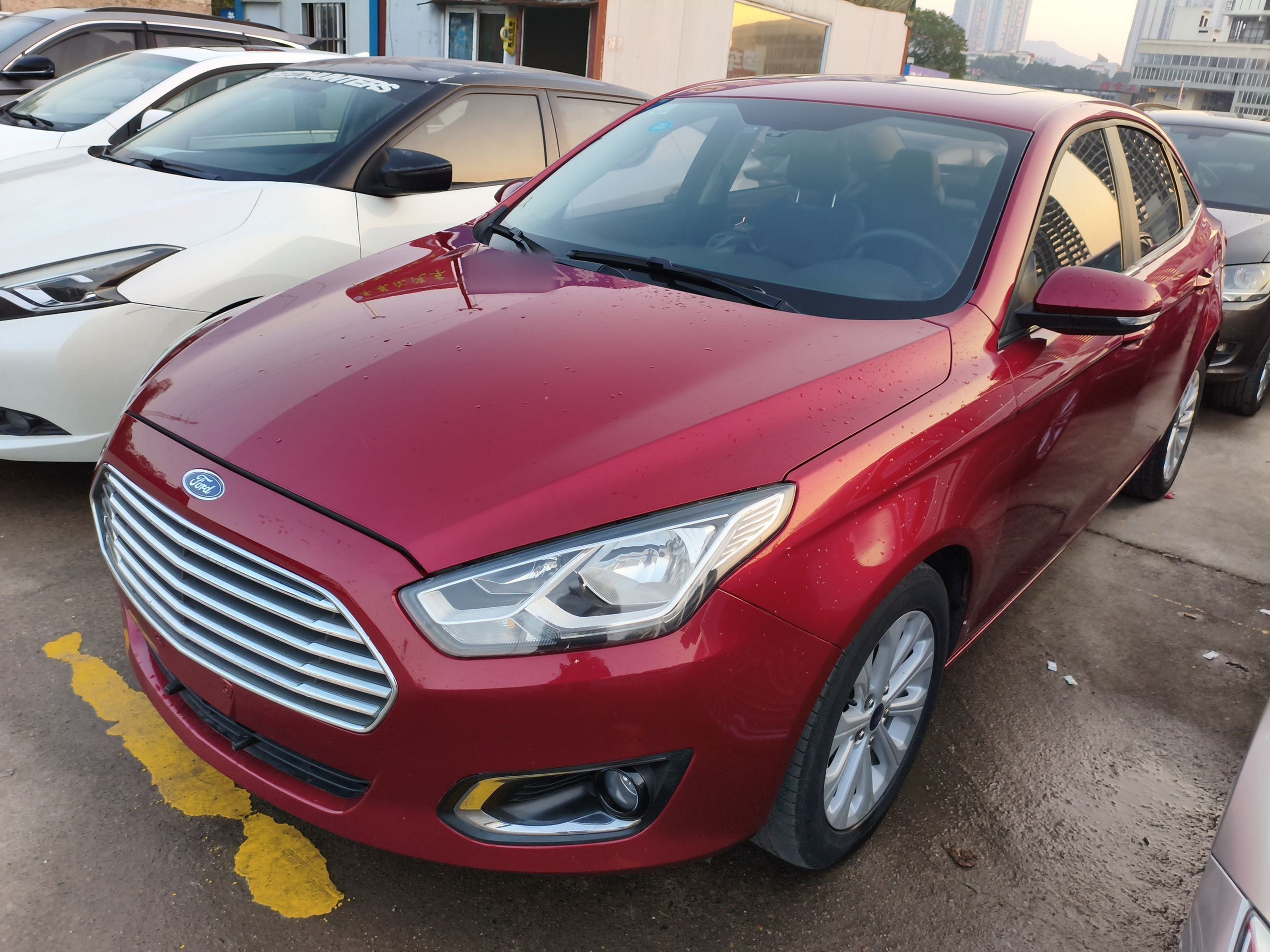 Под передней частью автомобиля